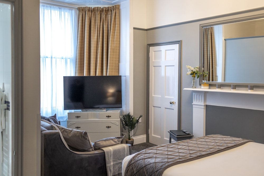 Gloucester House 39/50