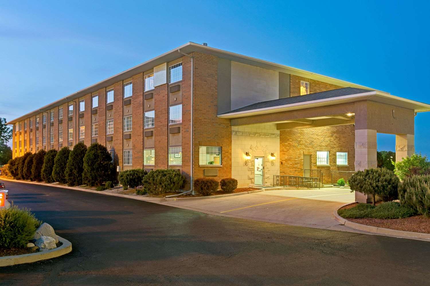 Super 8 by Wyndham Gurnee 2/17