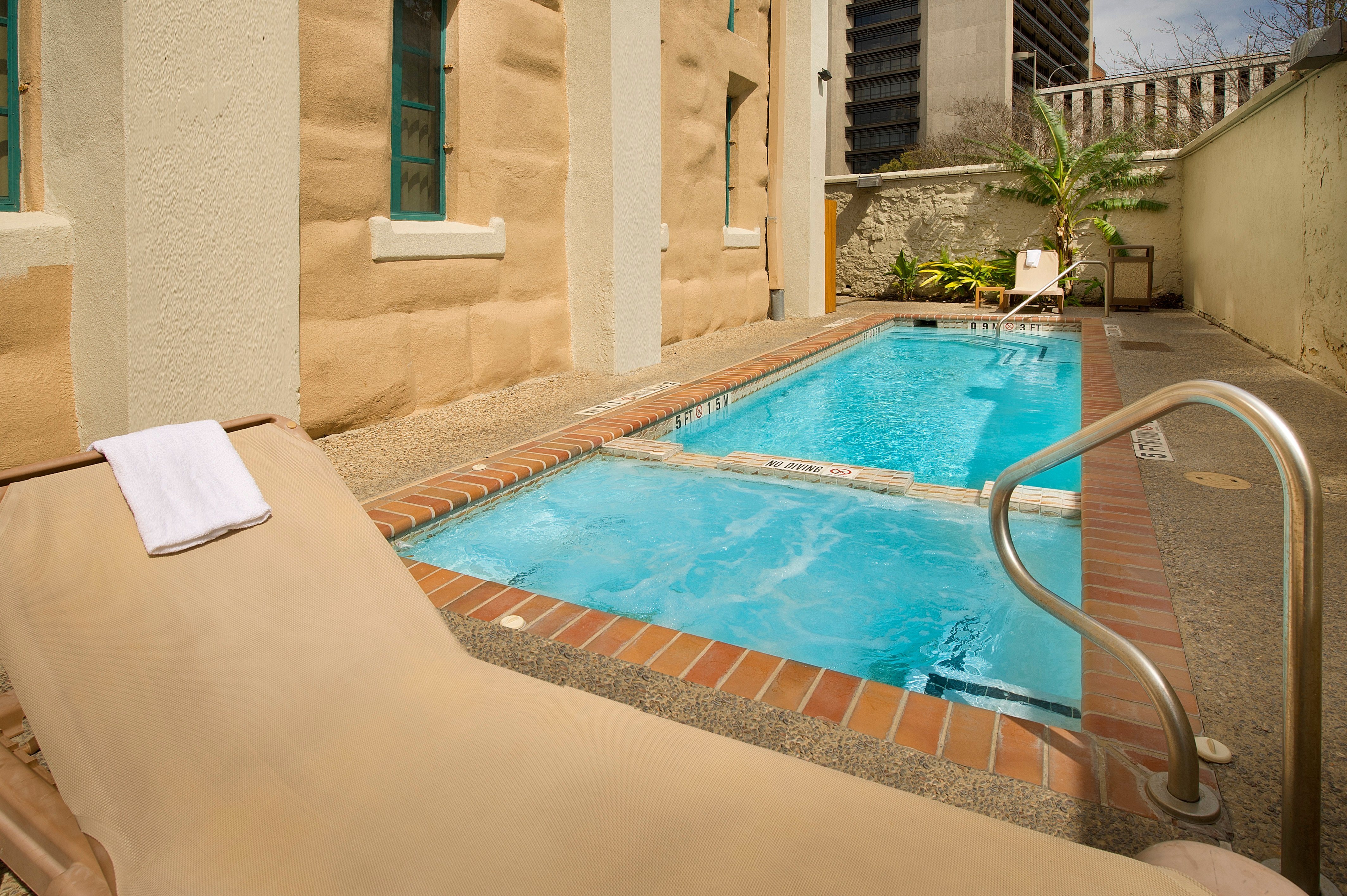 Holiday Inn Express San Antonio N-Riverwalk Area 34/49