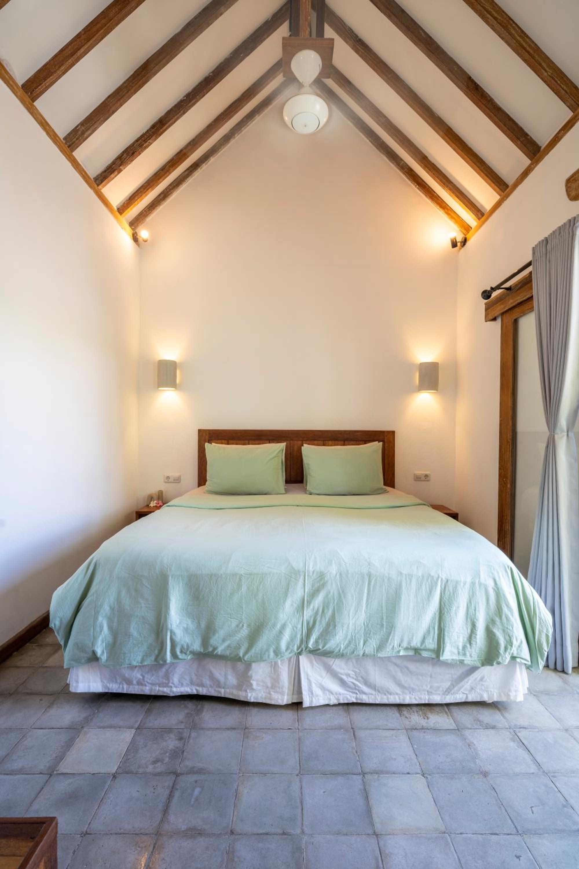 2 Bedrooms, Villa