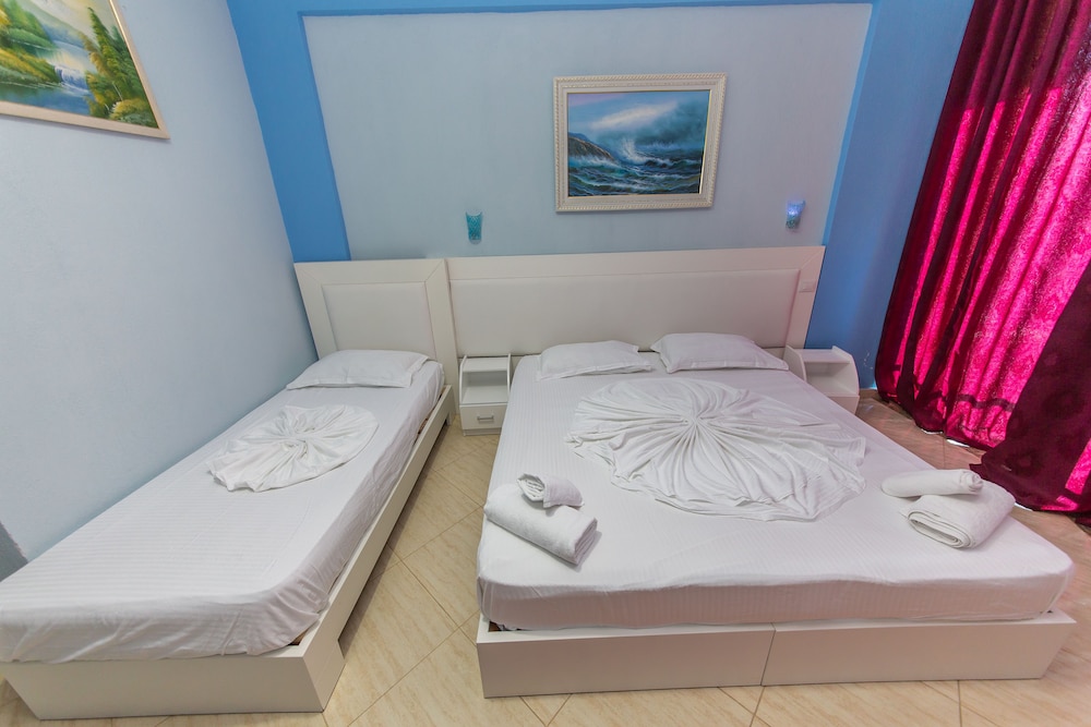 Hotel Bahamas 8/50