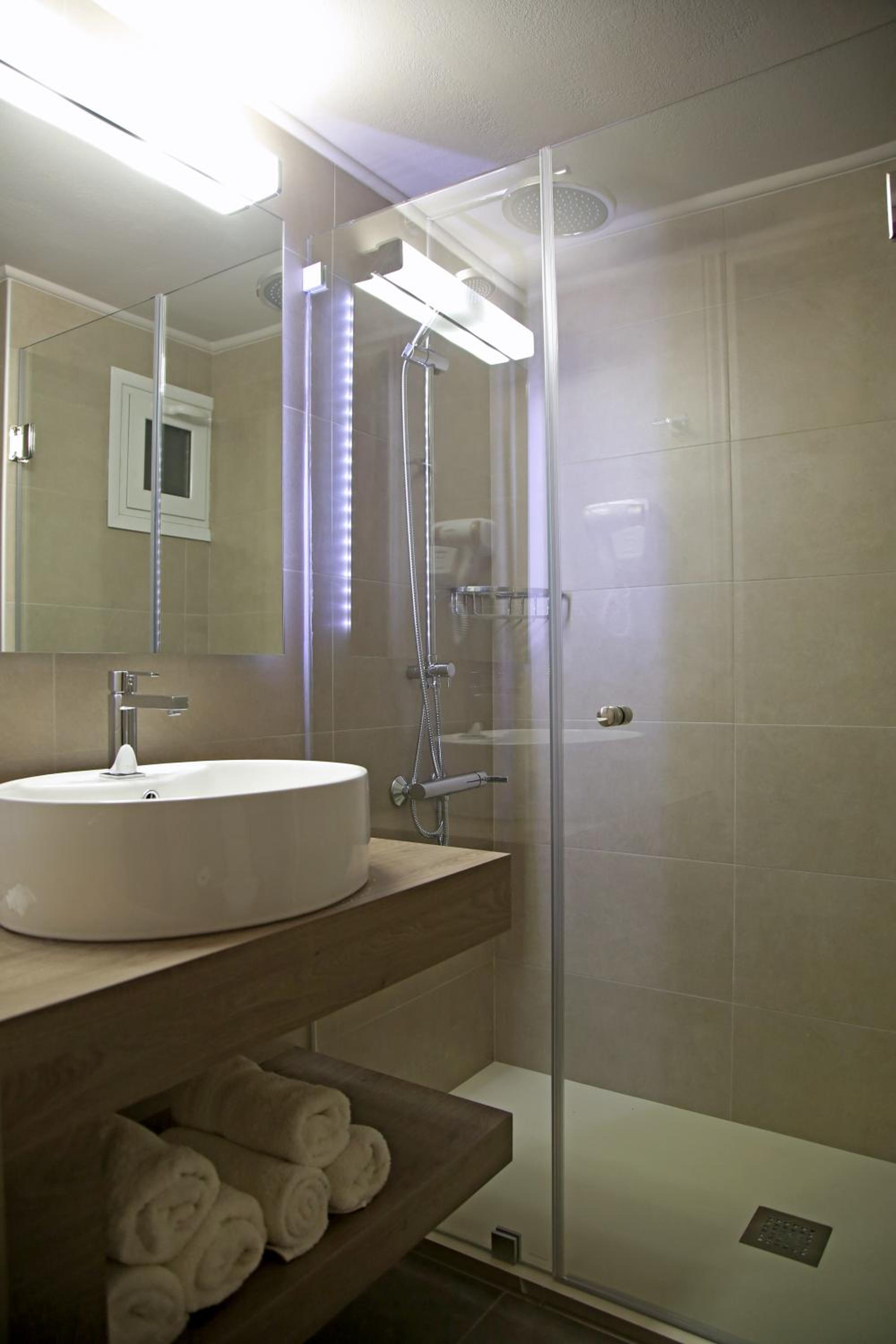 Elysee Hotel 48/48
