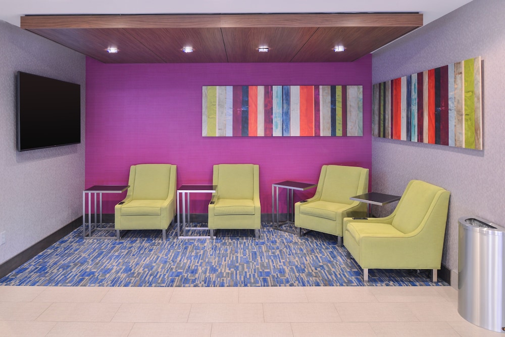 Holiday Inn Express Suites Bryant Benton Area 44/71