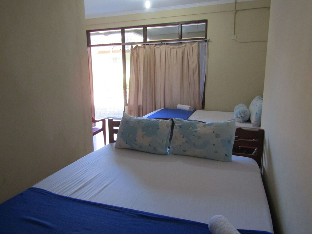 Hotel Family Syariah 1 by ZUZU 13/26