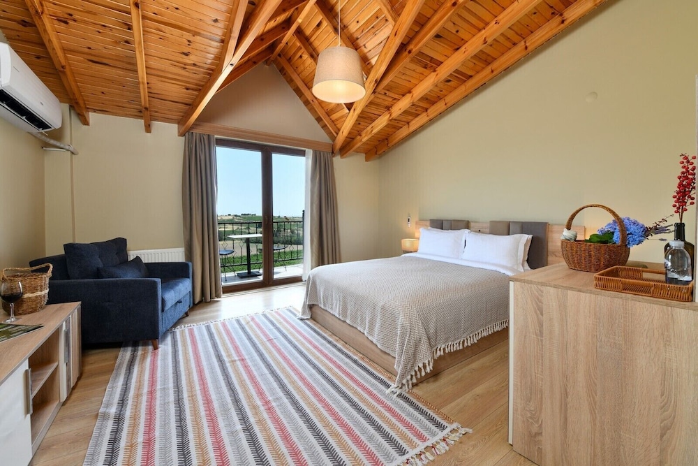 Dessera Vineyards Hotel 7/40