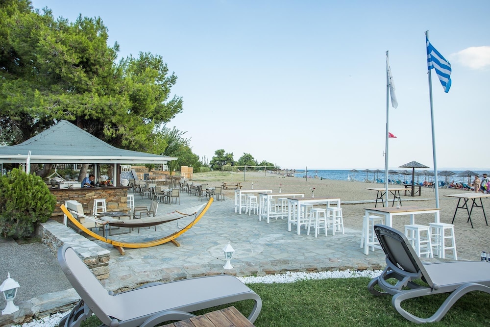 CORAL BLUE BEACH HOTEL 70/78