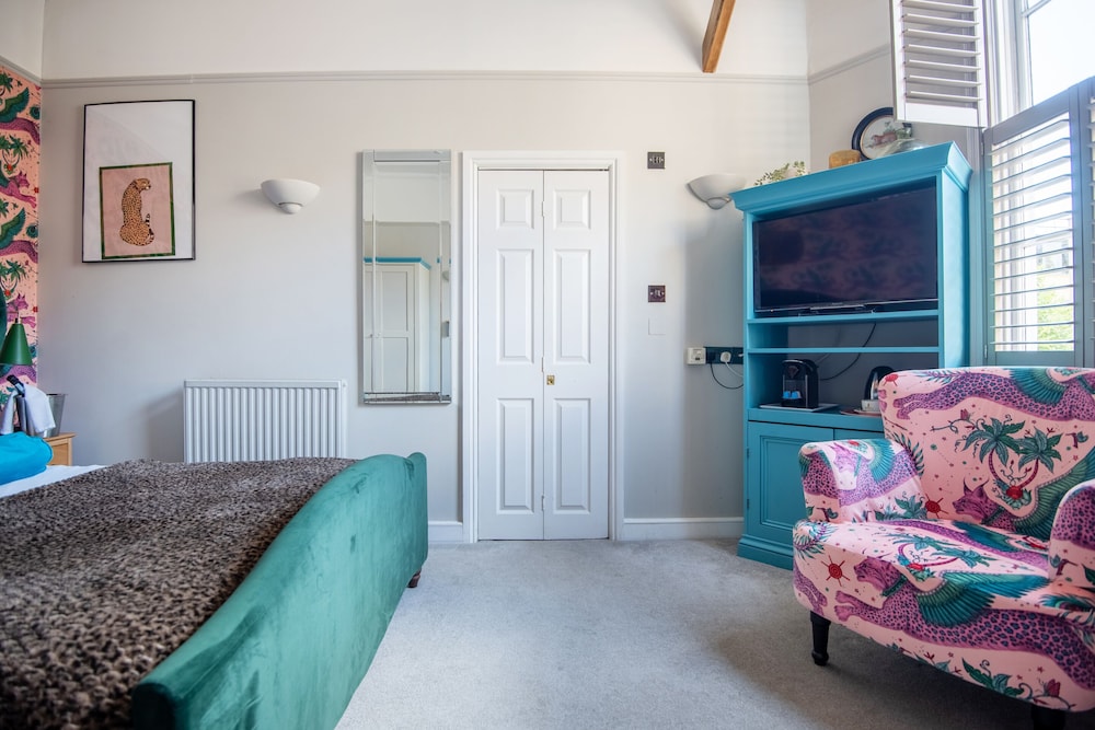 Harington's Hotel 36/50