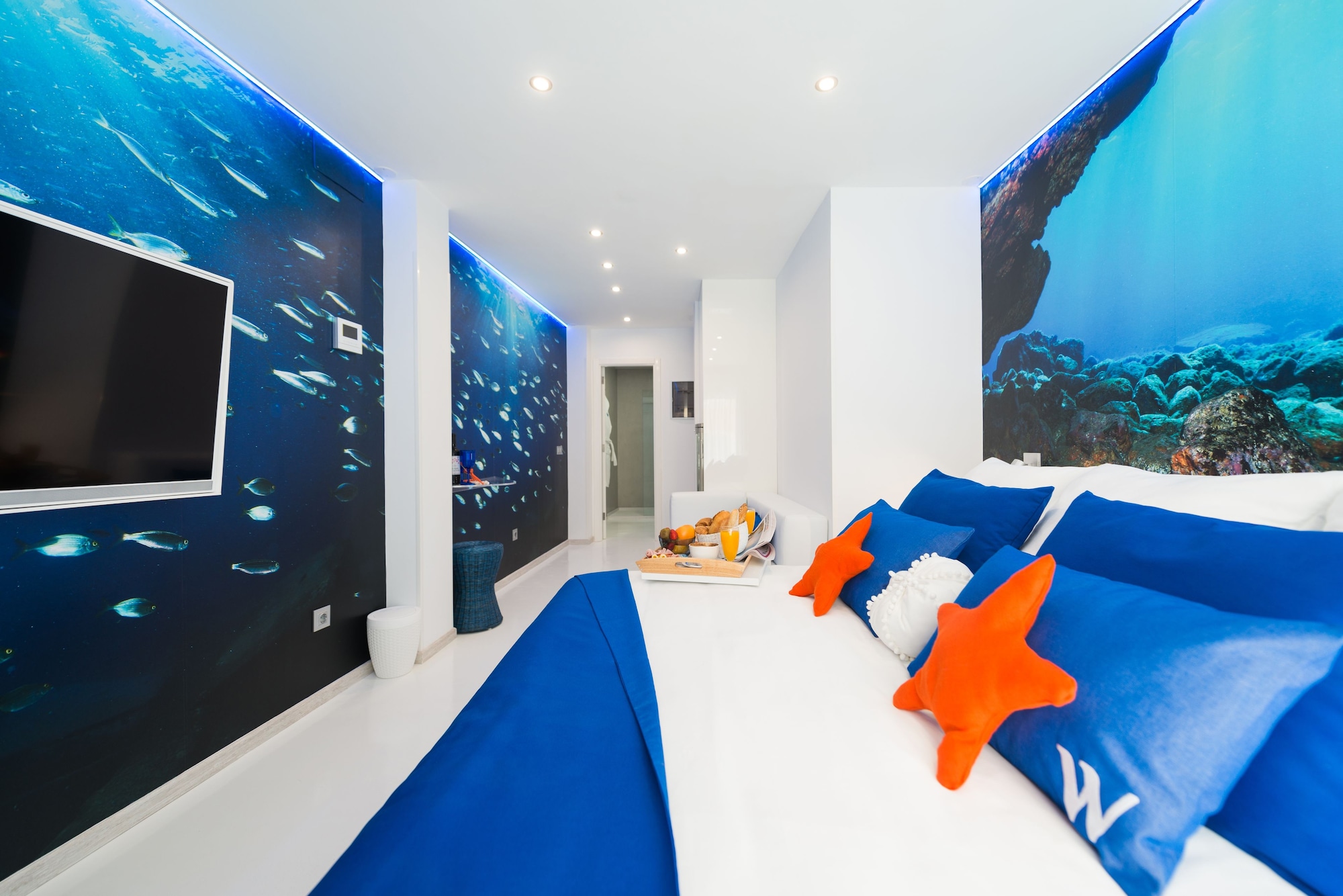 Room, King Bed, Lateral Side Sea View