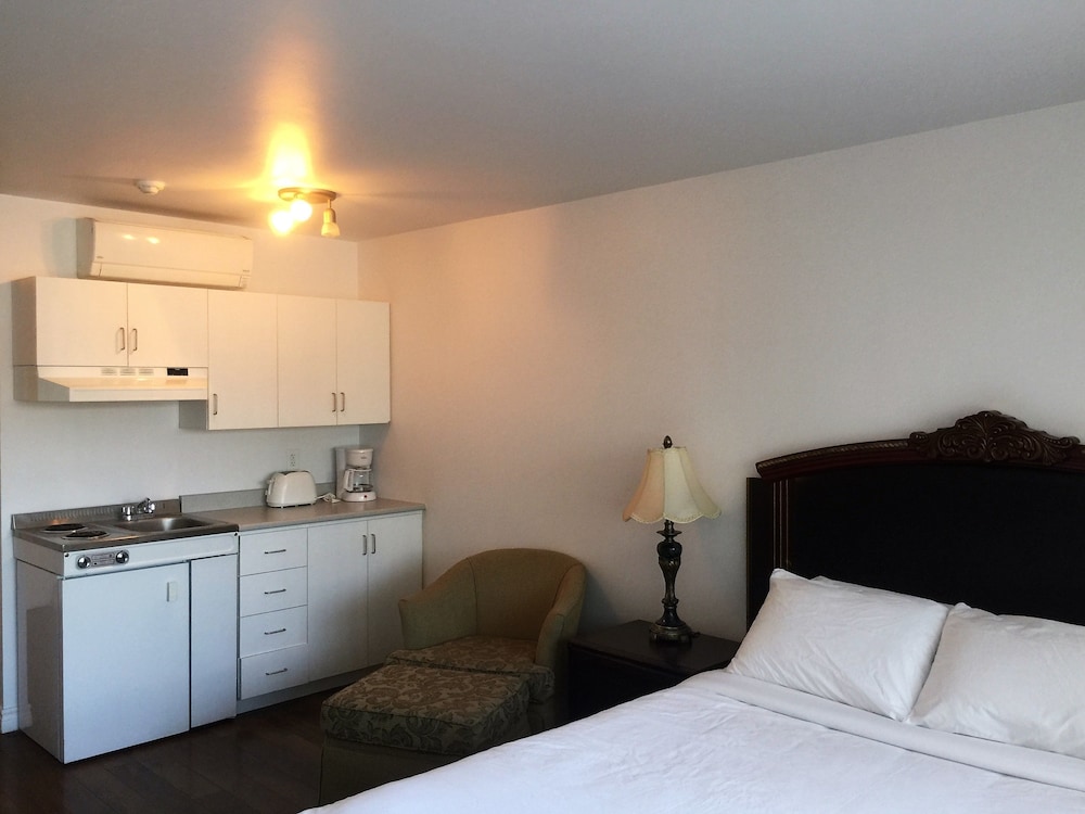 Studio, Queen Bed, Kitchenette