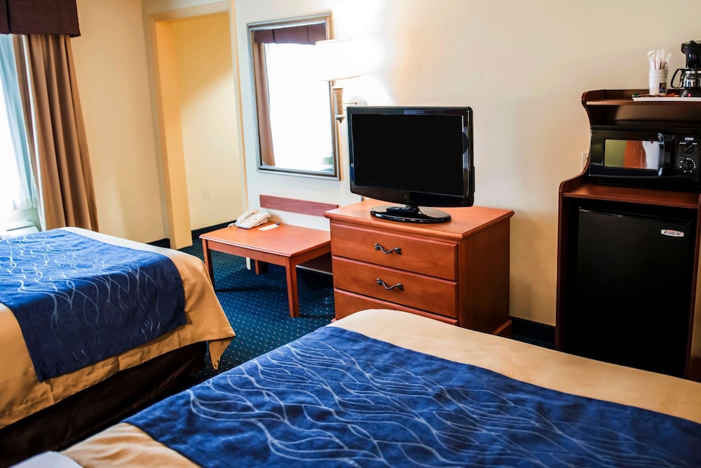 Comfort Inn & Suites Chipley I-10 13/34