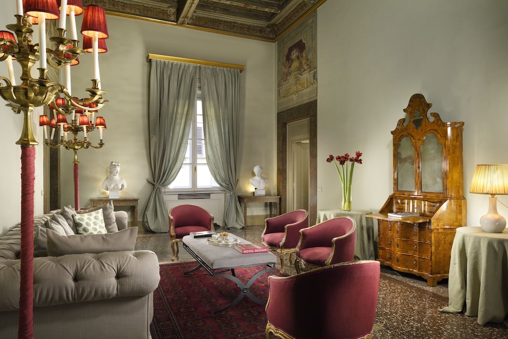Al Palazzo Del Marchese Di Camugliano 53/76
