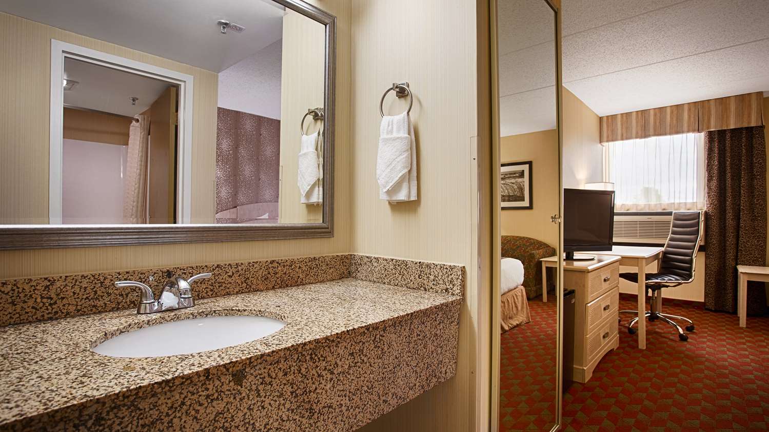 Best Western The Inn At Buffalo Airport 16/18