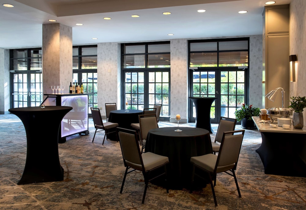 Embassy Suites by Hilton Bethesda Washington DC 39/51