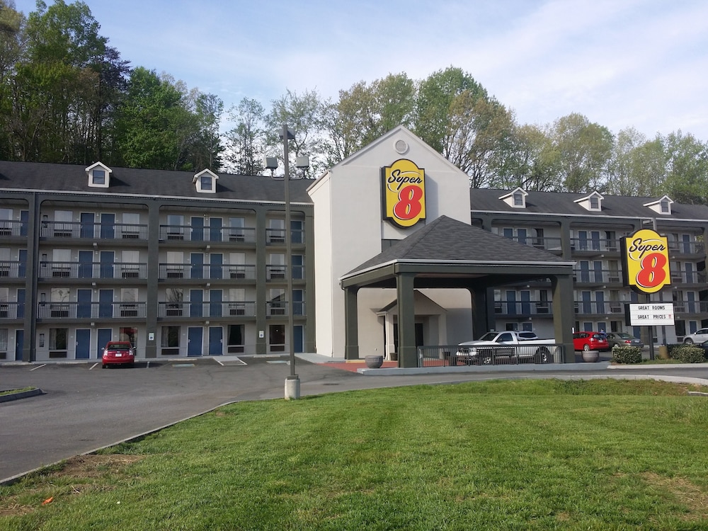 Super 8 by Wyndham Pigeon Forge Dollywood Lane 47/56