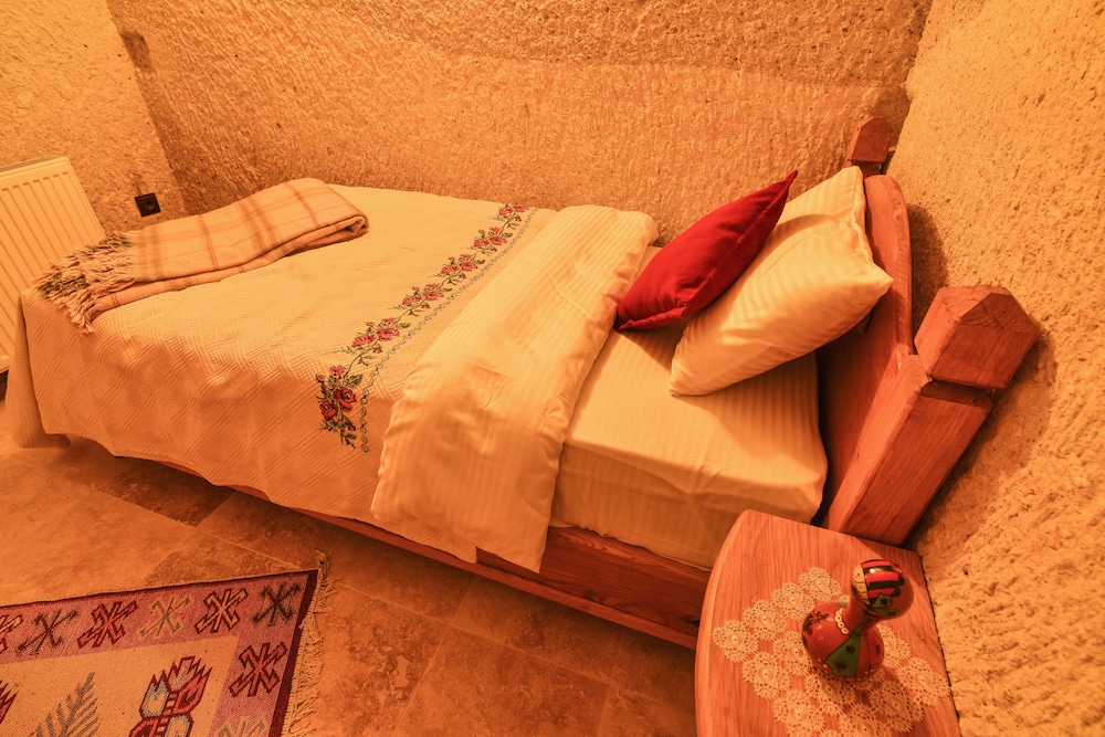 Mosaic Cave Hotel 8/50