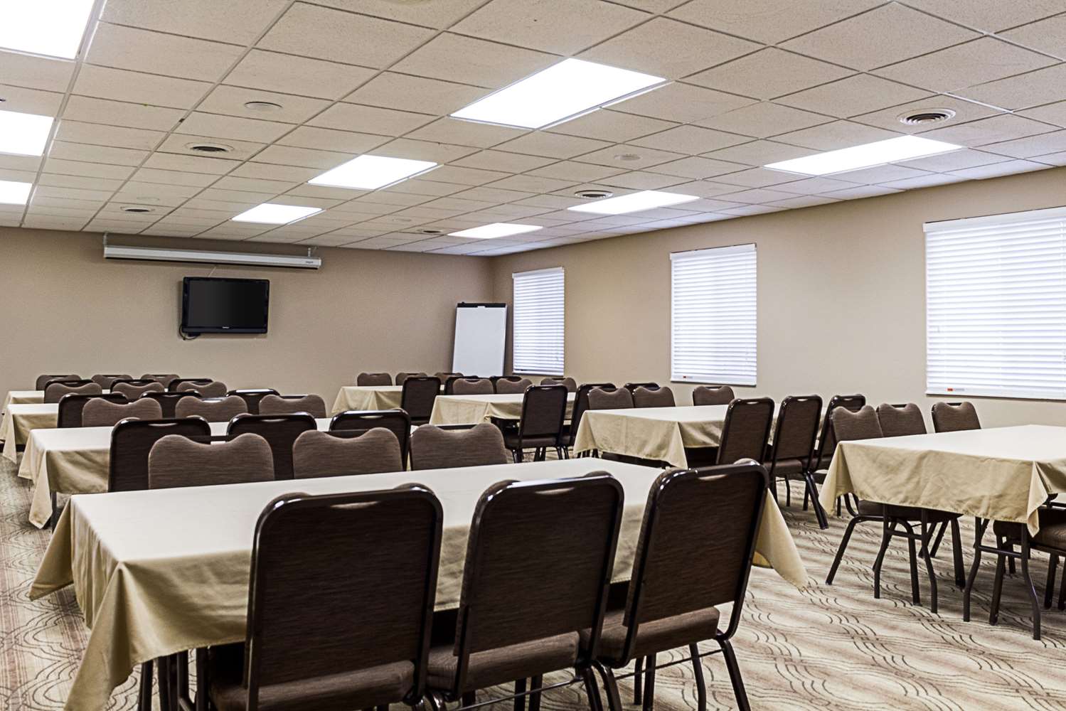 MainStay Suites Fargo - I-94 Medical Center 38/41