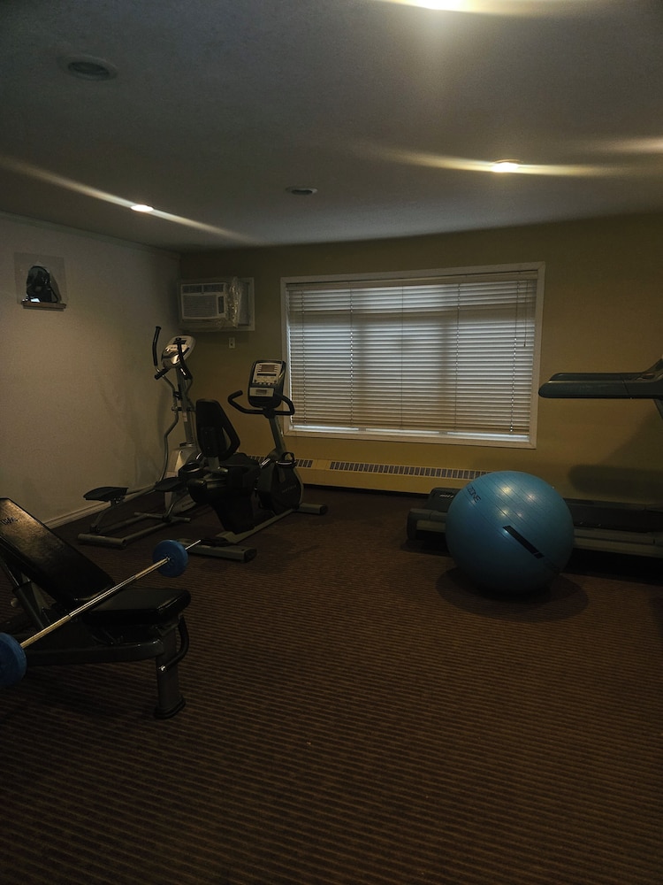 Travelodge by Wyndham Edson 2409079 Alberta Ltd. 33/53