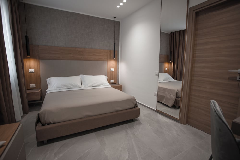 Room at Alexander House Hotel, SAN FERDINANDO