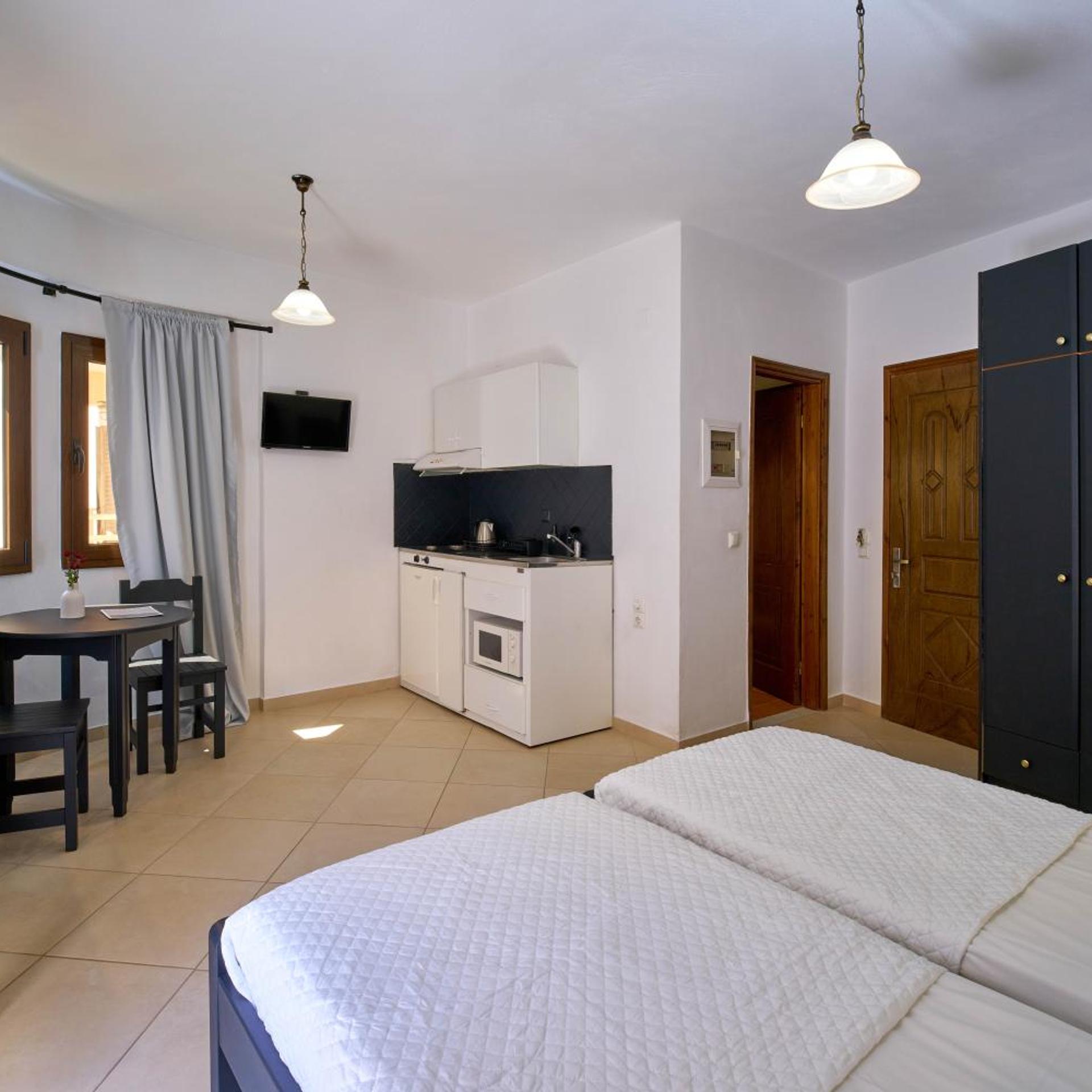 SIFAKIS HOUSE 48/65
