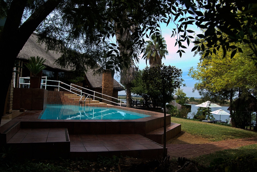 Waterfront Country Lodge and Spa 26/27