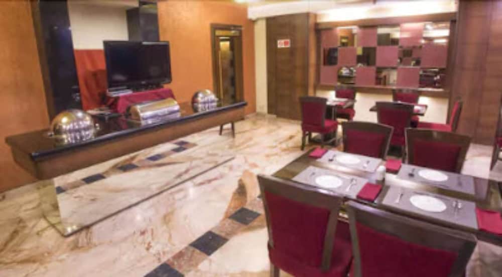 Airport International Hotel 22/28