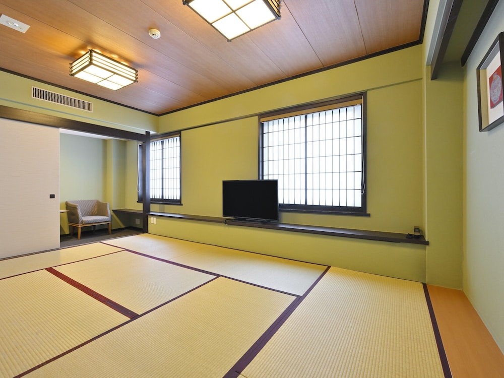 TAKAMATSU KOKUSAI HOTEL 61/65