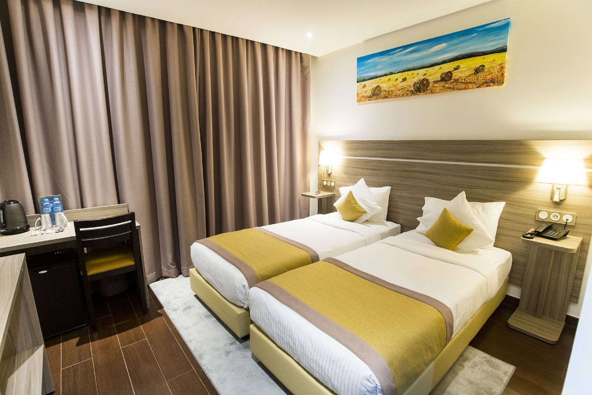 ROOM, TWIN BEDS