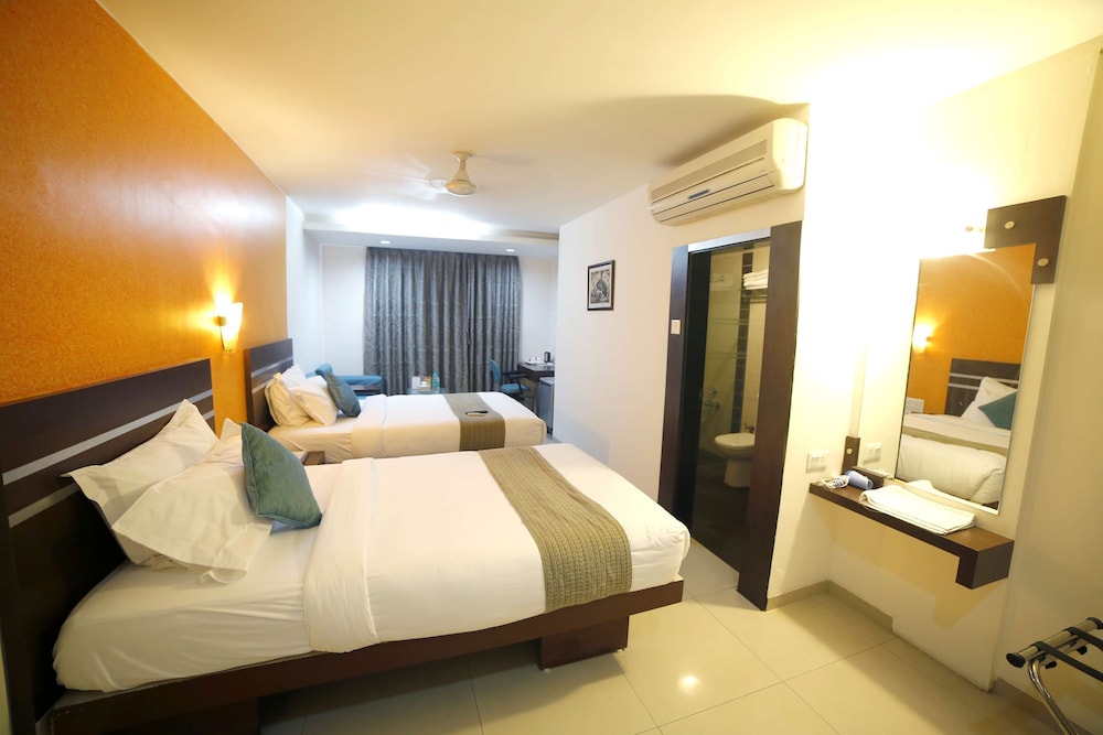 Click Hotel Yuvraj 10/46