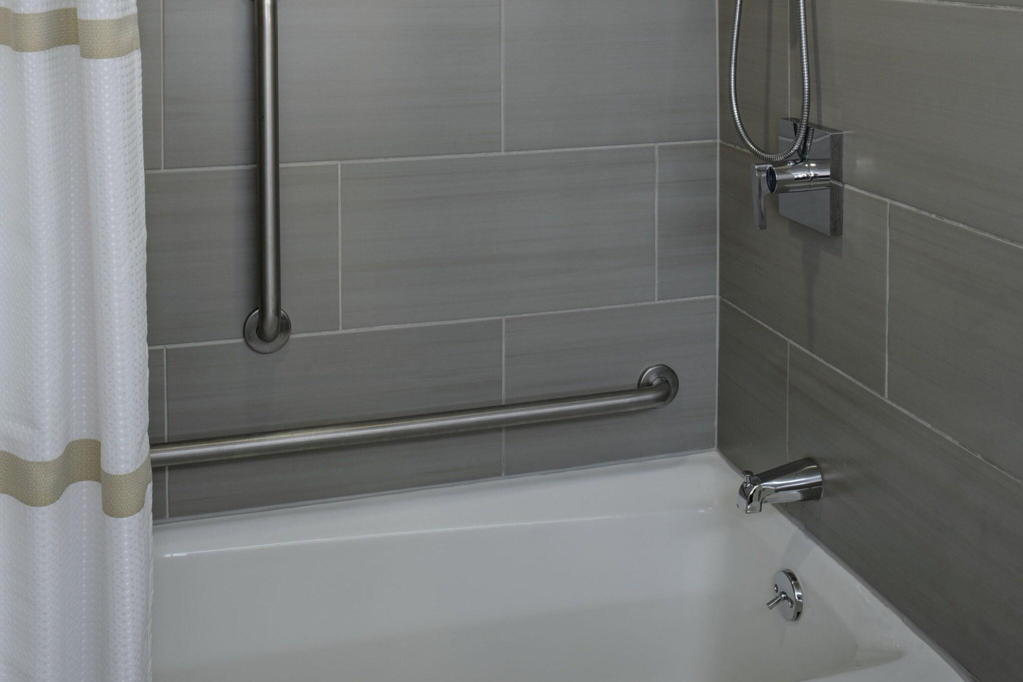 غرفة بسرير كينج لذوي الإعاقة، Marriott East Lansing At University Place 5/5