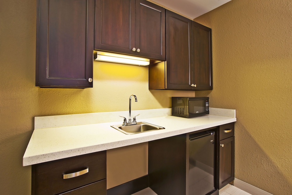 Holiday Inn Express Suites Springfield Dayton Area 44/45