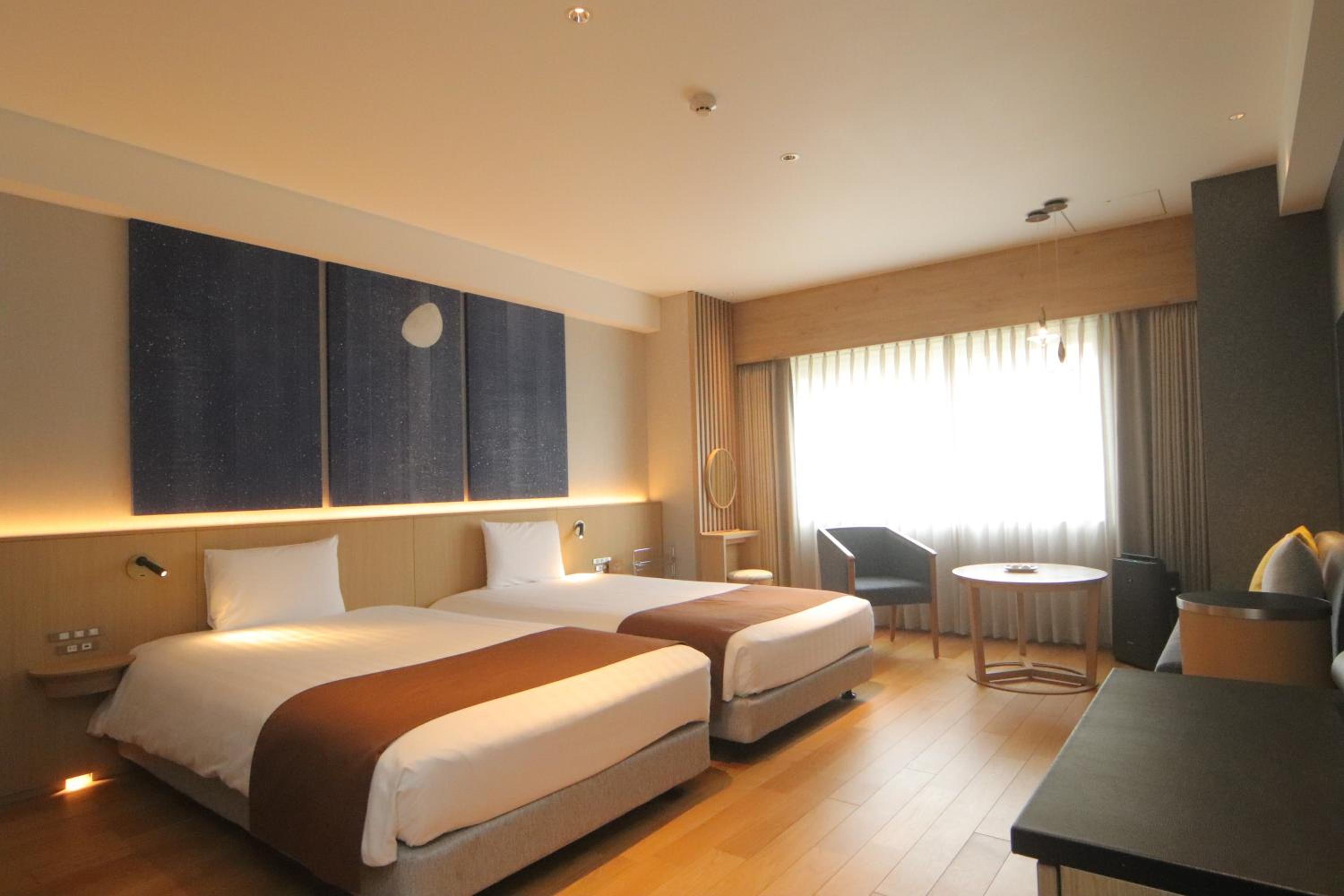 SILVER, SUPERIOR, TWIN BEDS