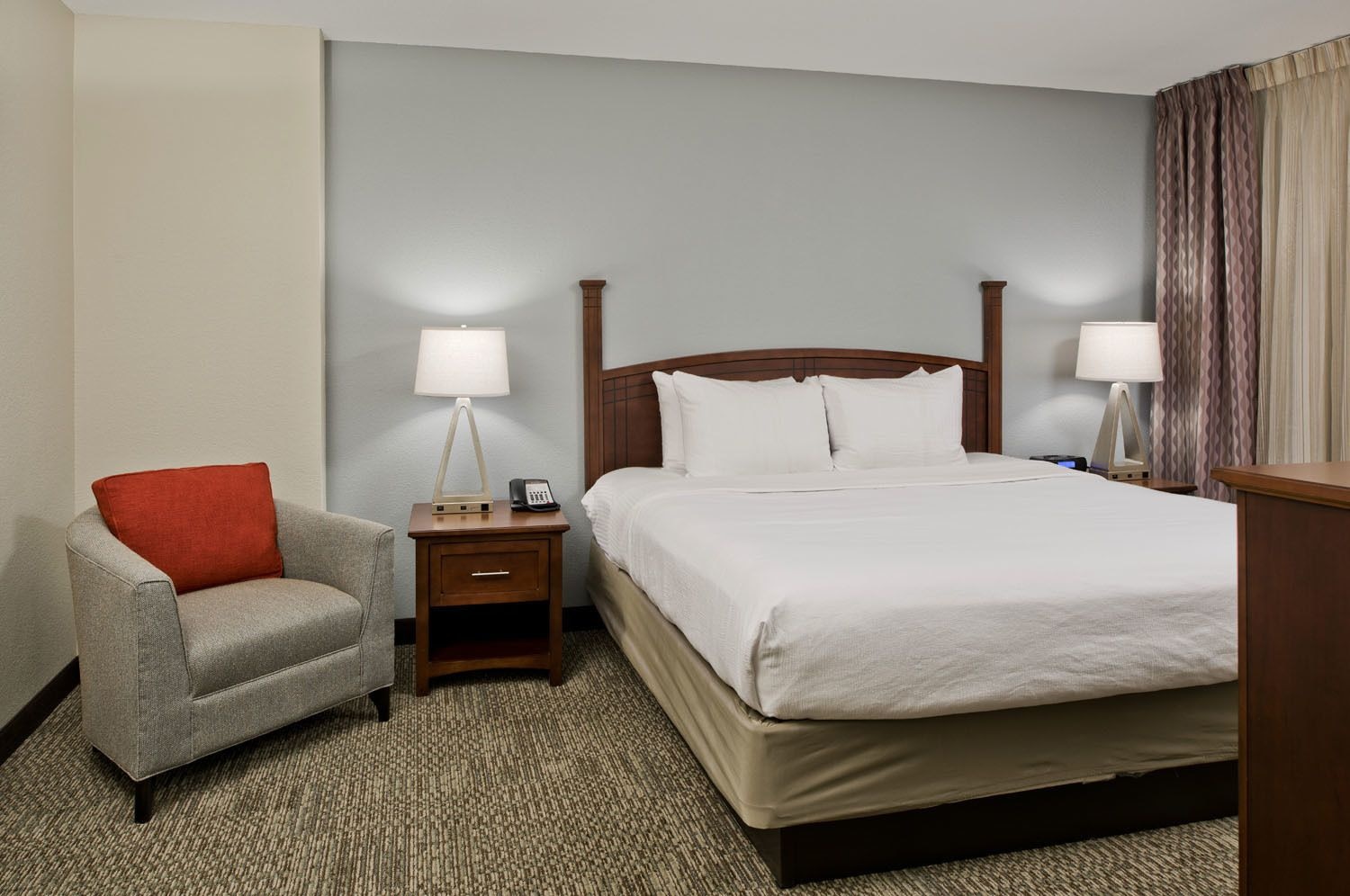 1 BEDROOM, SUITE, KITCHEN