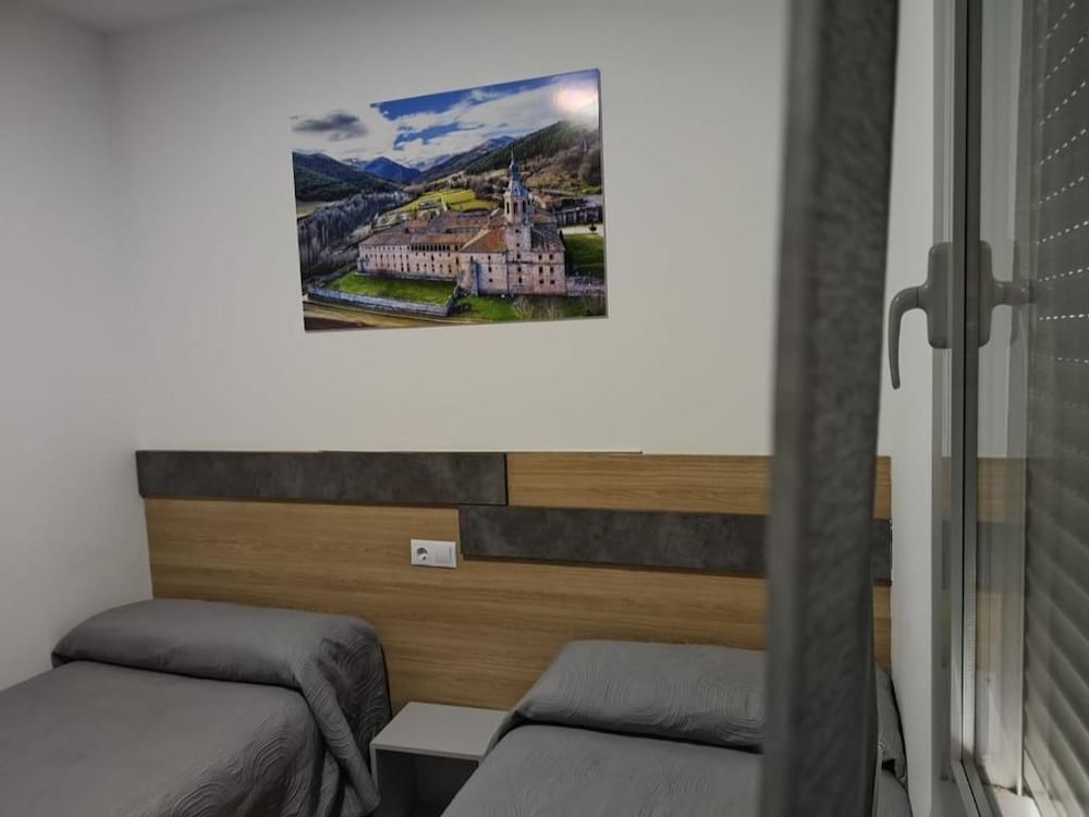 Hostal Rioja Condestable 3/48