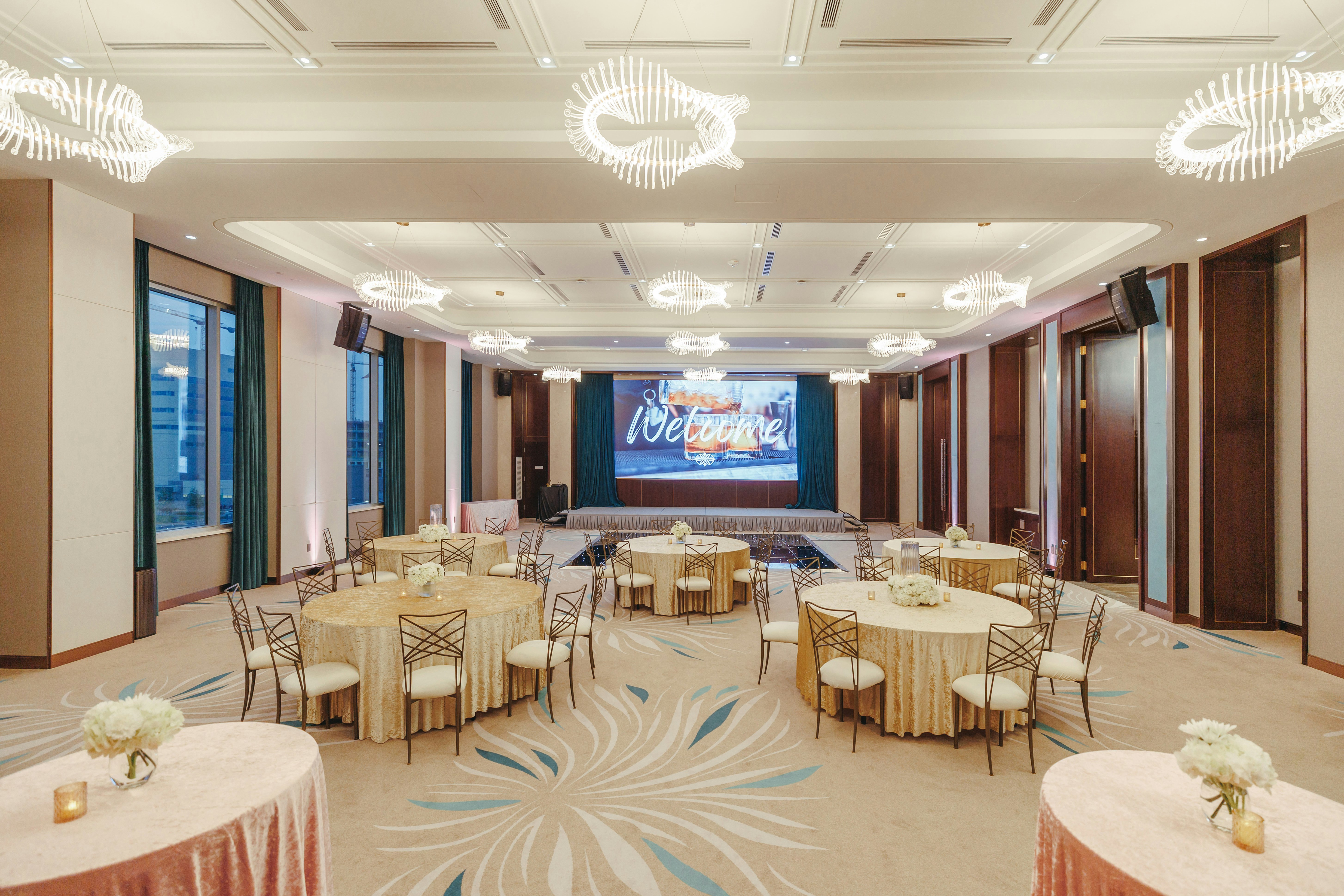 Blossom Hotel Houston, Curio Collection by Hilton 28/36