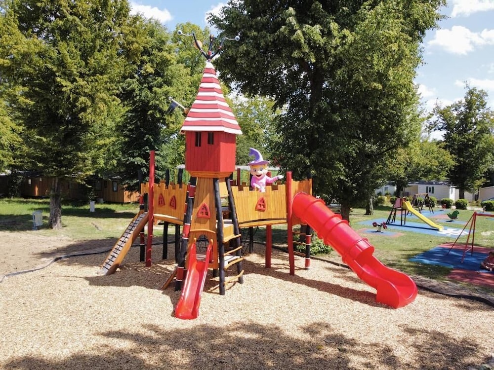 Camping Club Le Parc De Paris - Caravan Park 27/50