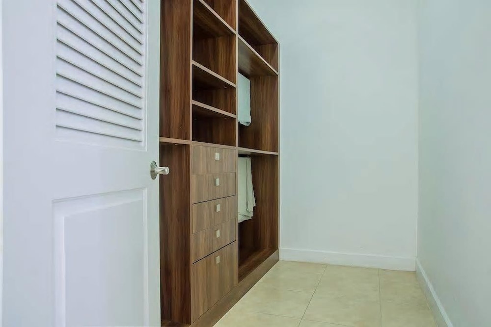 New Kingston Guest Apt At Sonoma Estate 9/26