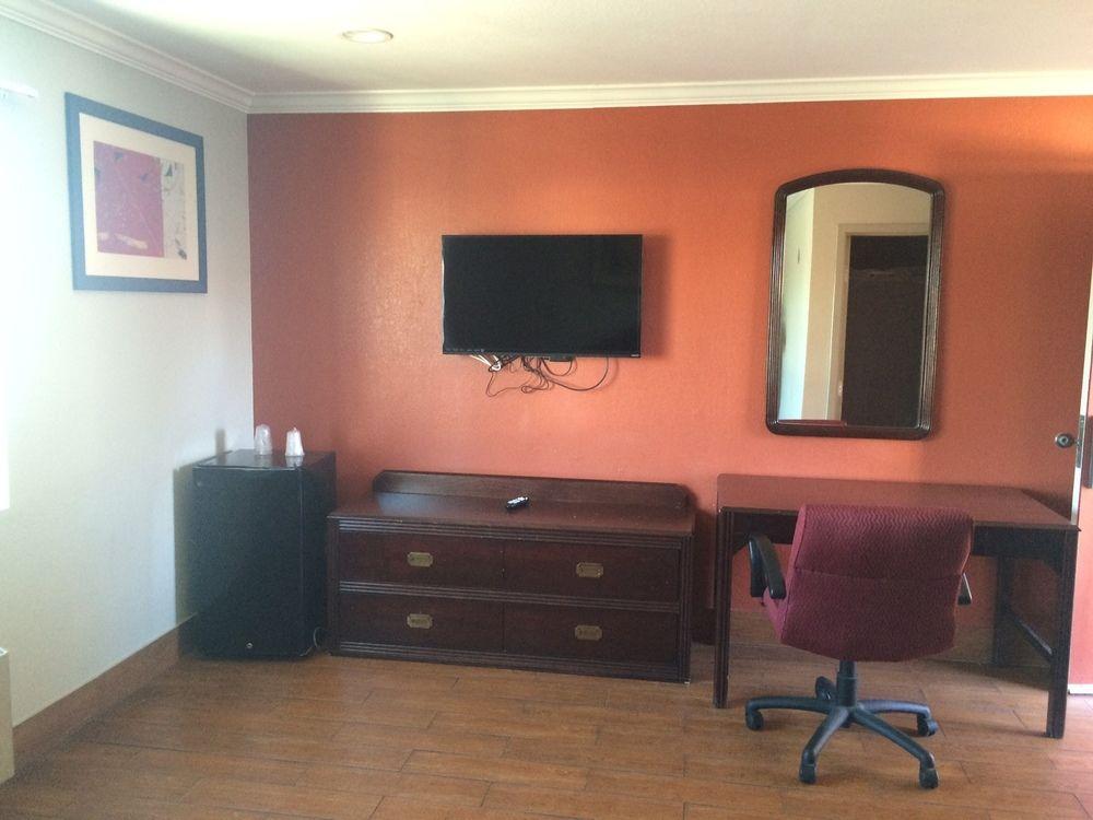 Hyland Motel Long Beach 15/27