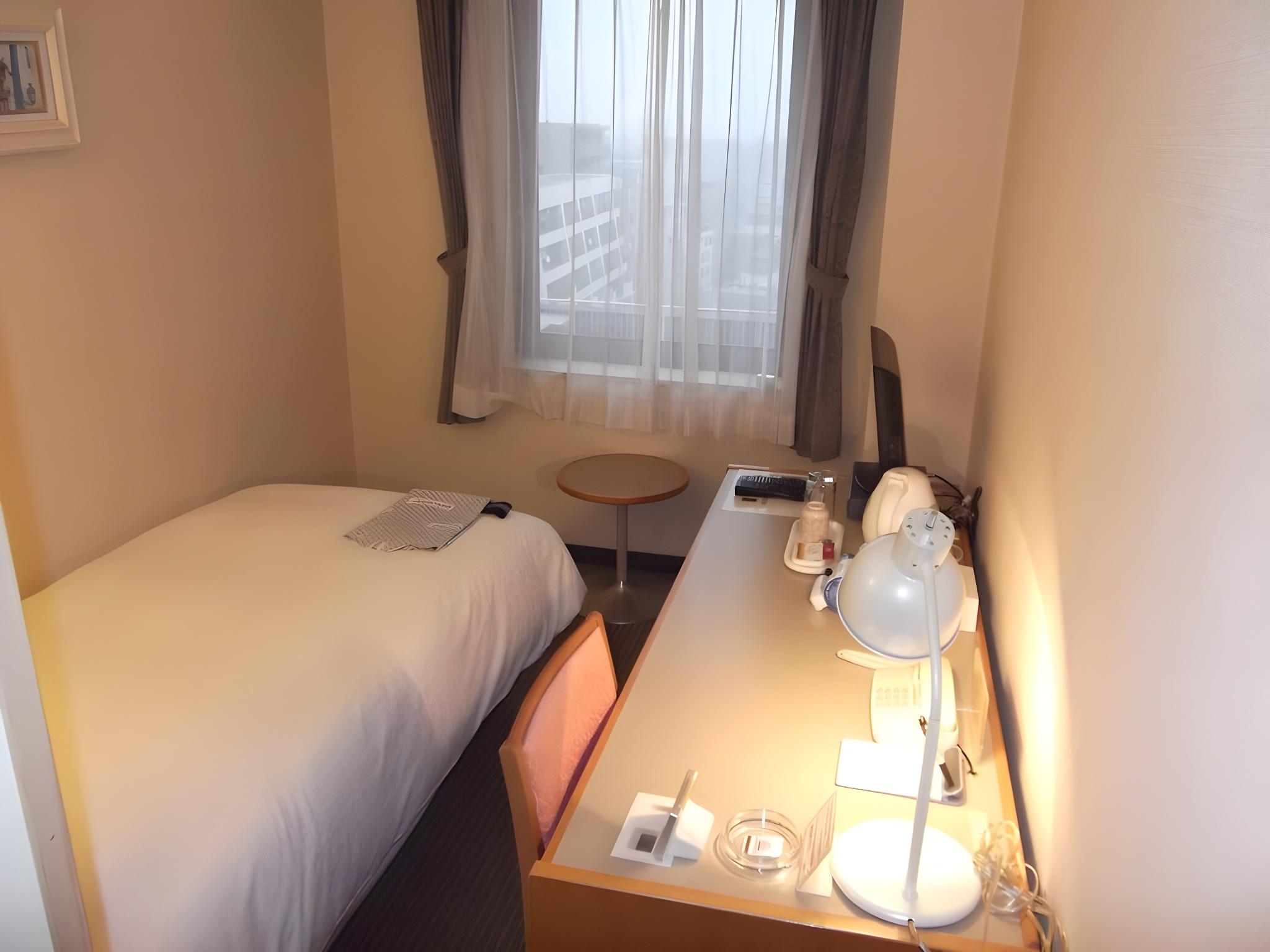 ROOM, SINGLE