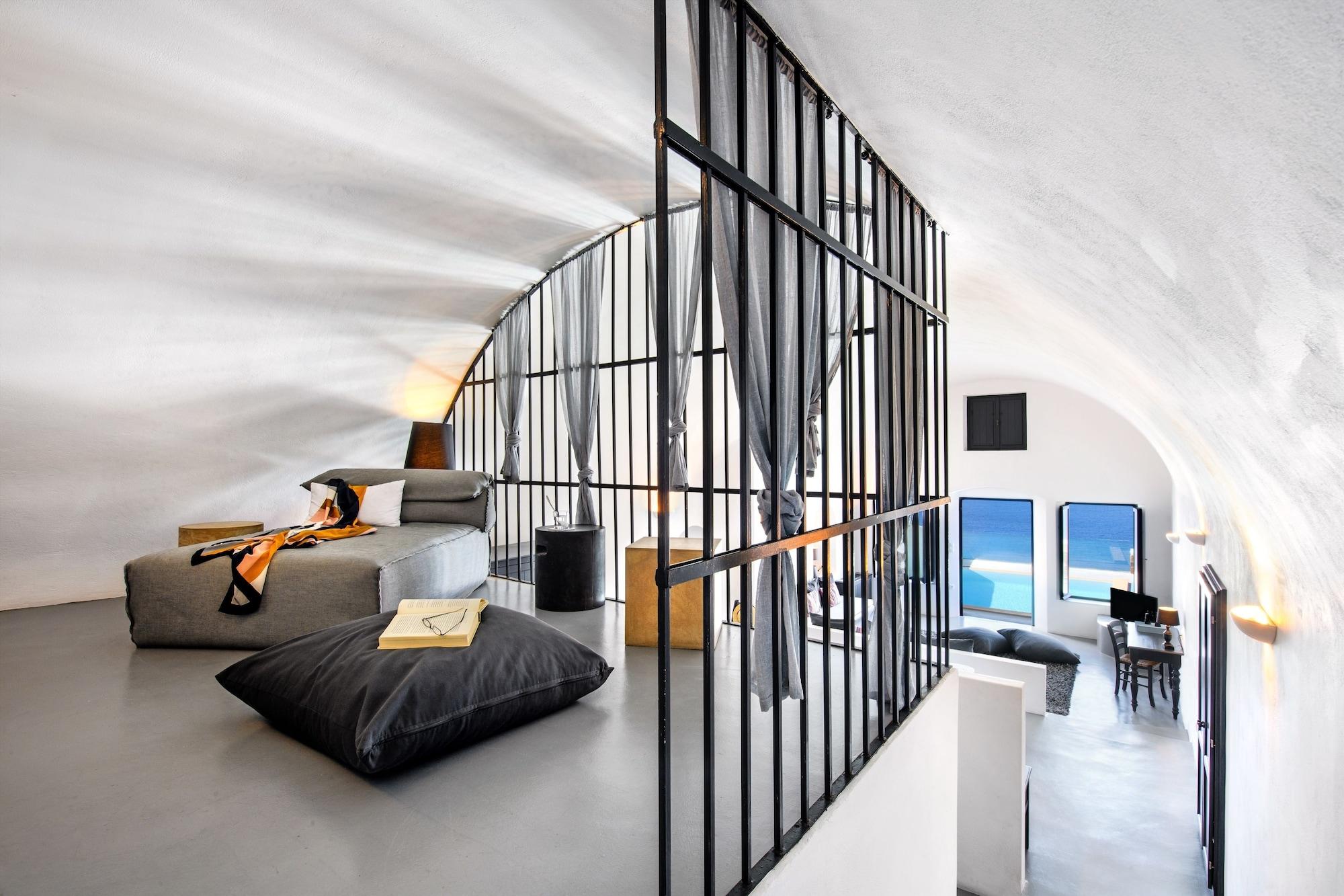 Cave, Executive, Suite, Private Pool
