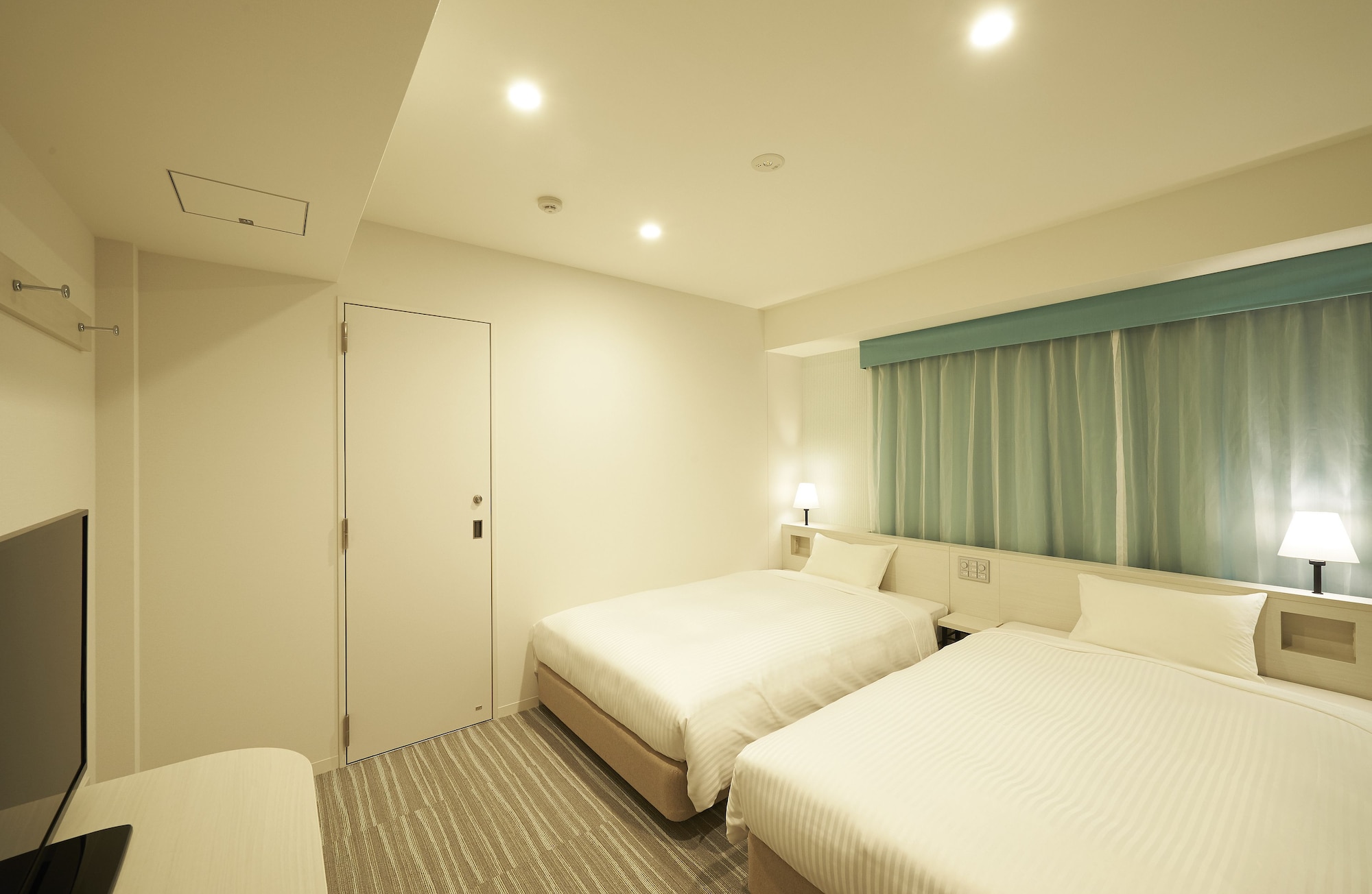 ROOM, TWIN BEDS