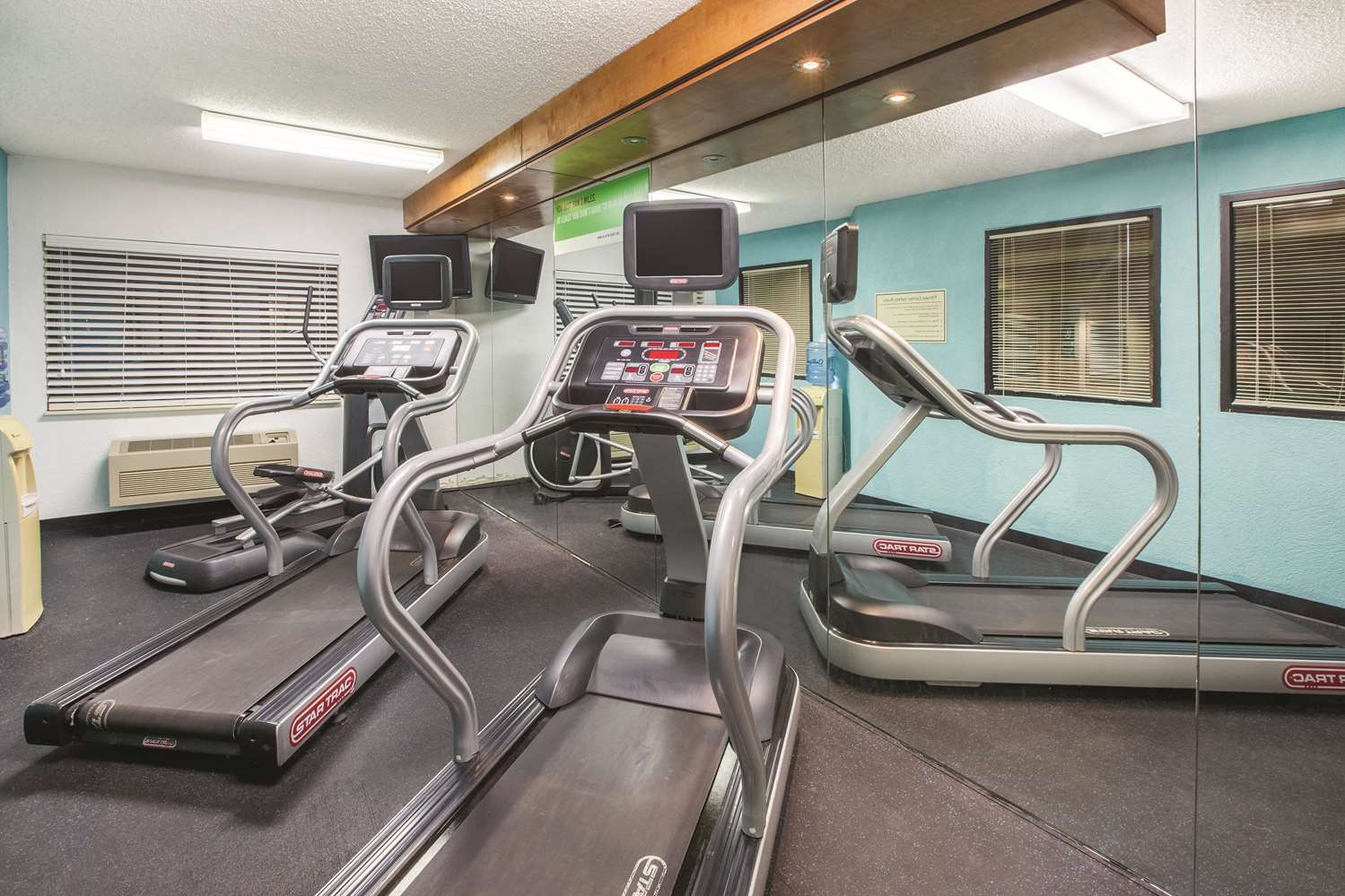 La Quinta Inn & Suites by Wyndham Erie 35/51