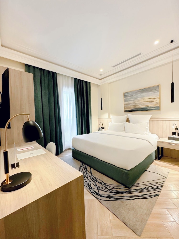 Studio, King Bed