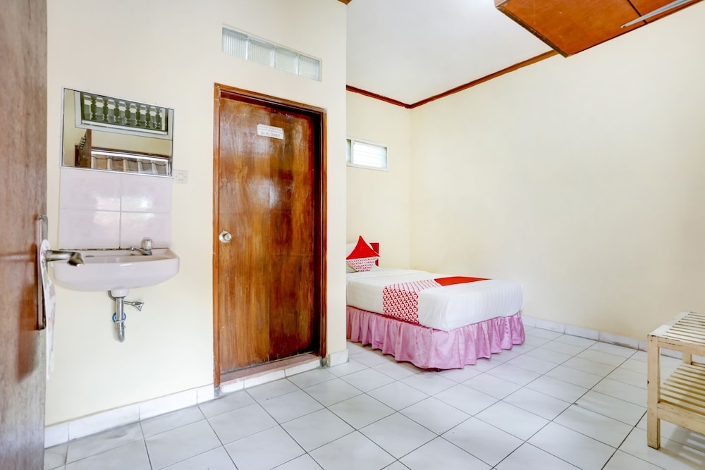 OYO 3261 Hotel Ratu 24/30