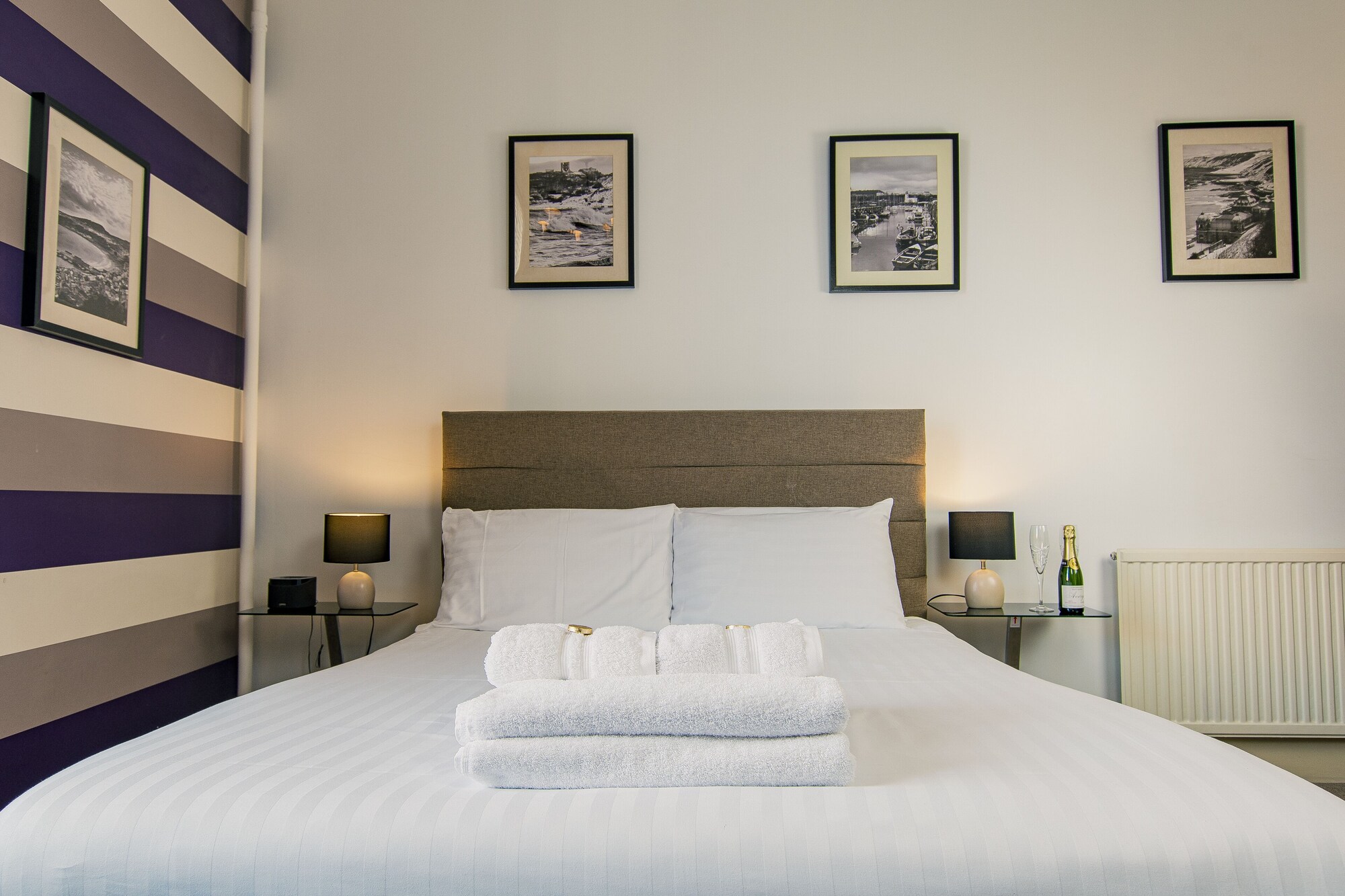 ROOM, DOUBLE BED
