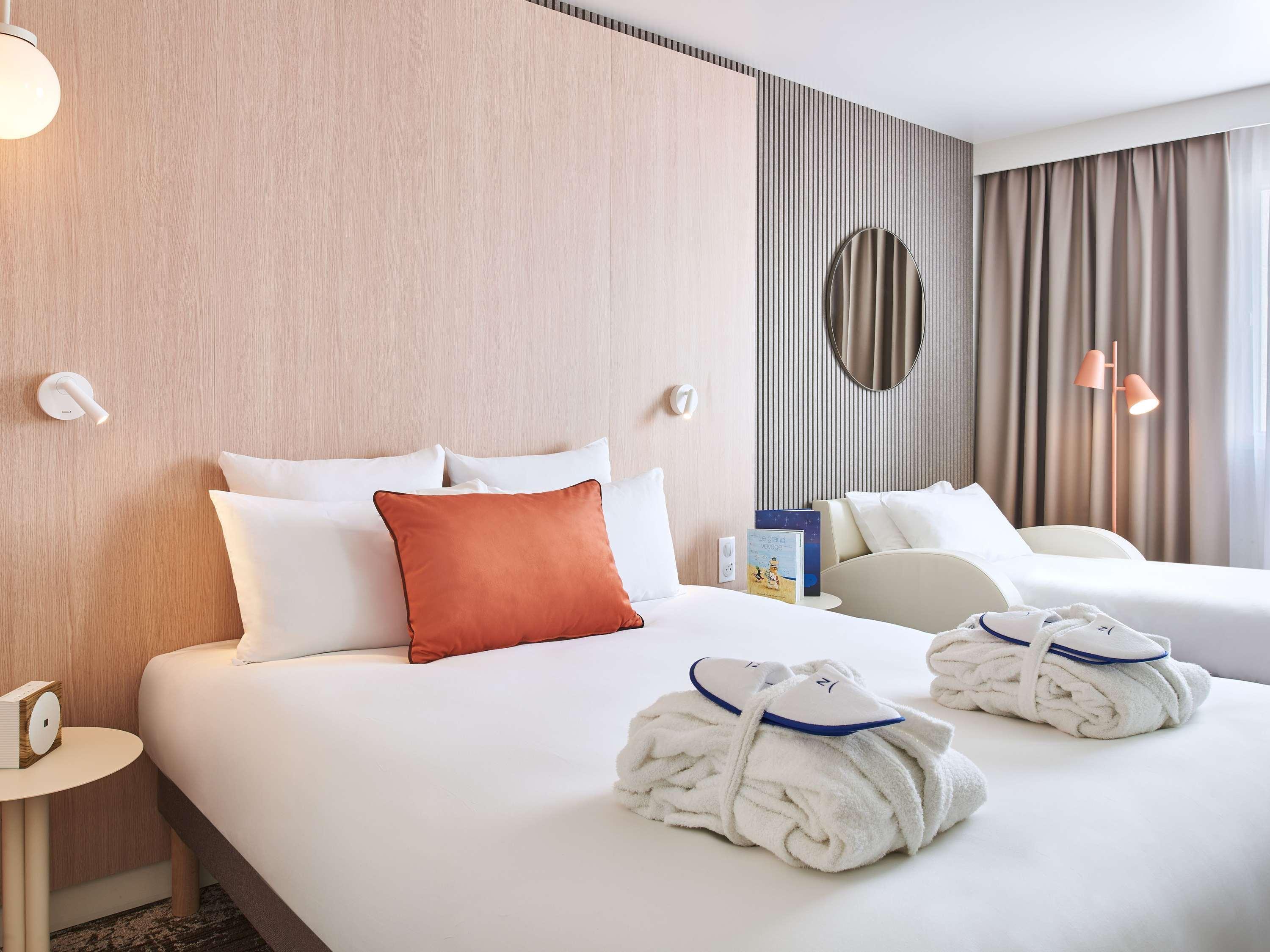 SUPERIOR, QUEEN BED