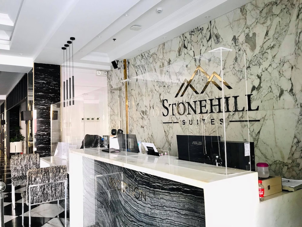 Stonehill Suites 10/65