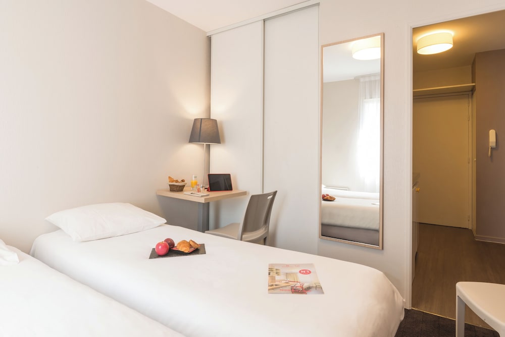 STUDIO, TWIN BEDS