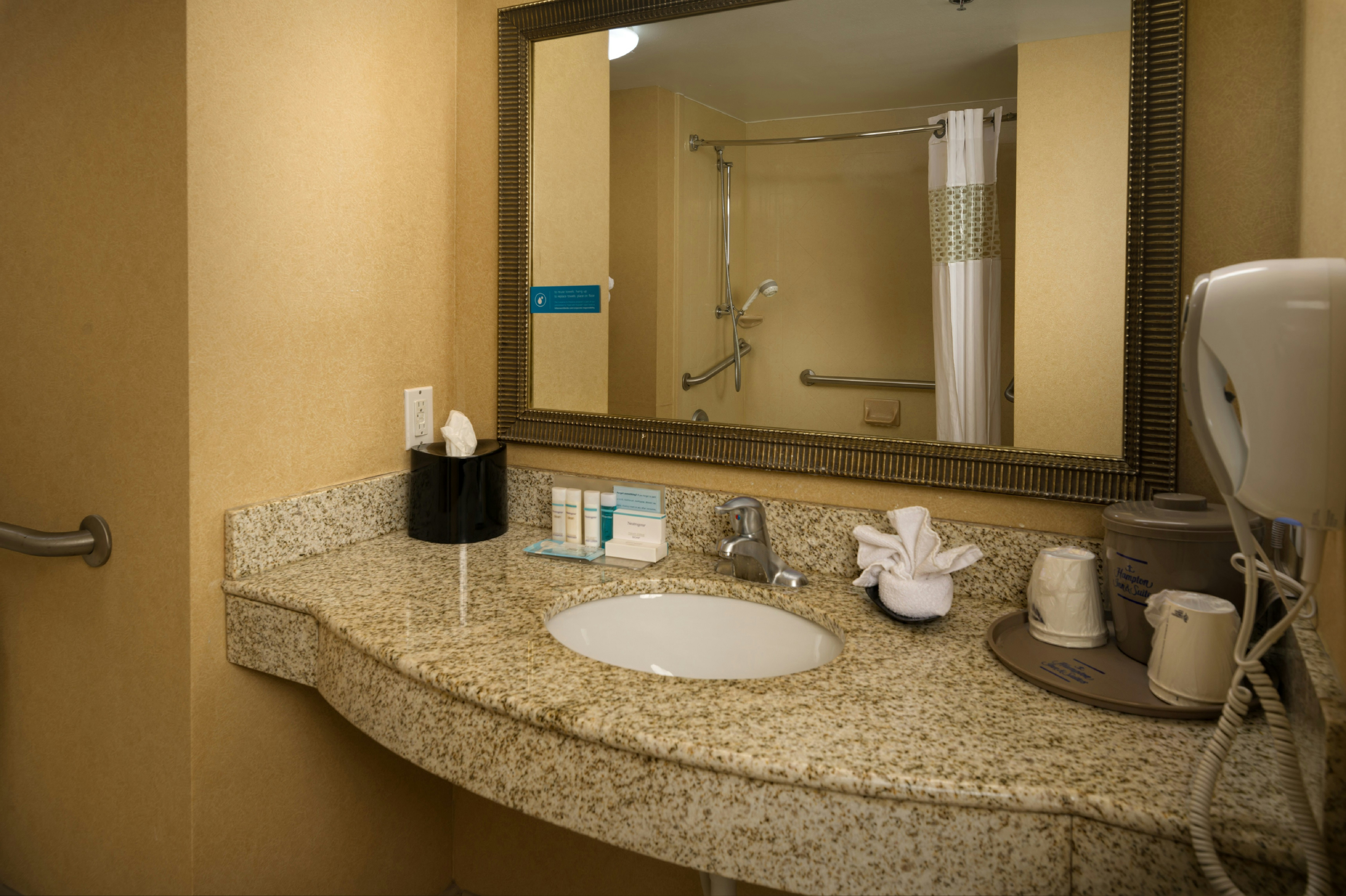 Hampton Inn & Suites Altus 40/40