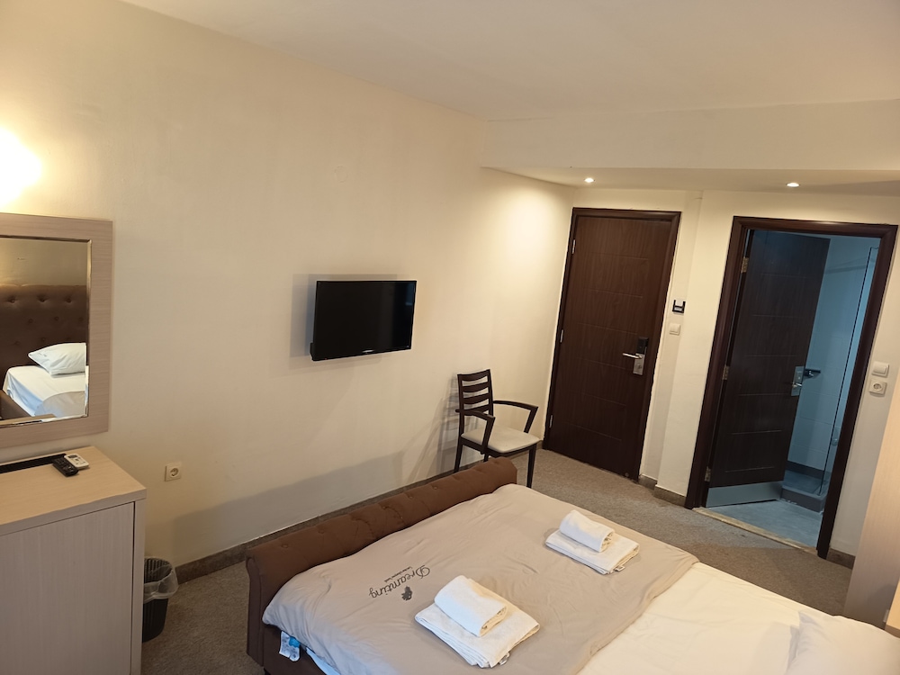 ASSEMBLY HOTEL 36/45