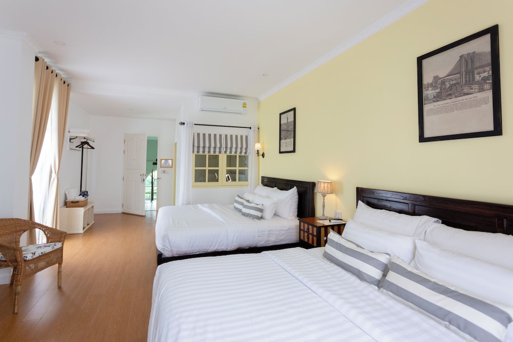 FAMILY, QUADRUPLE, MULTIPLE BEDS, BALCONY, ANNEX